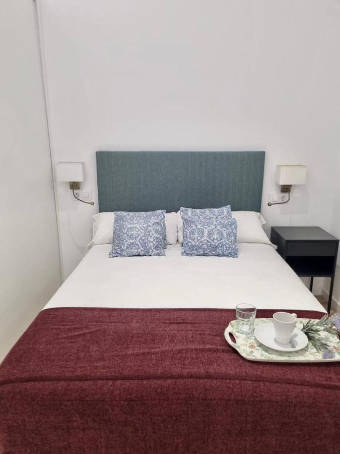 Apartamentos Rg Hospital Valme Seville Exterior photo