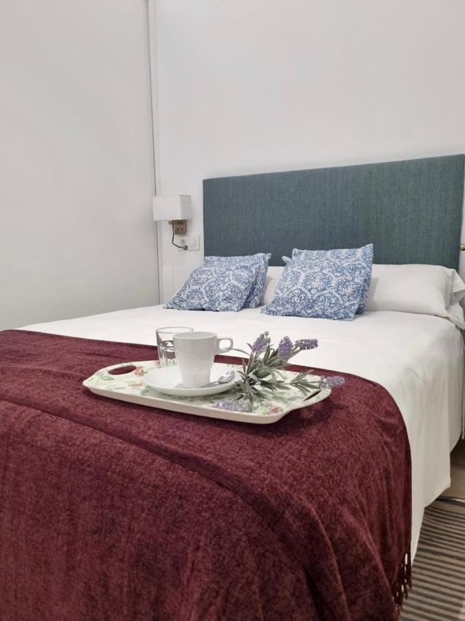 Apartamentos Rg Hospital Valme Seville Exterior photo