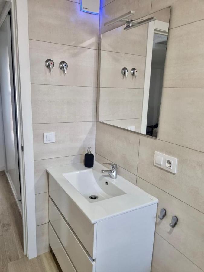 Apartamentos Rg Hospital Valme Seville Exterior photo