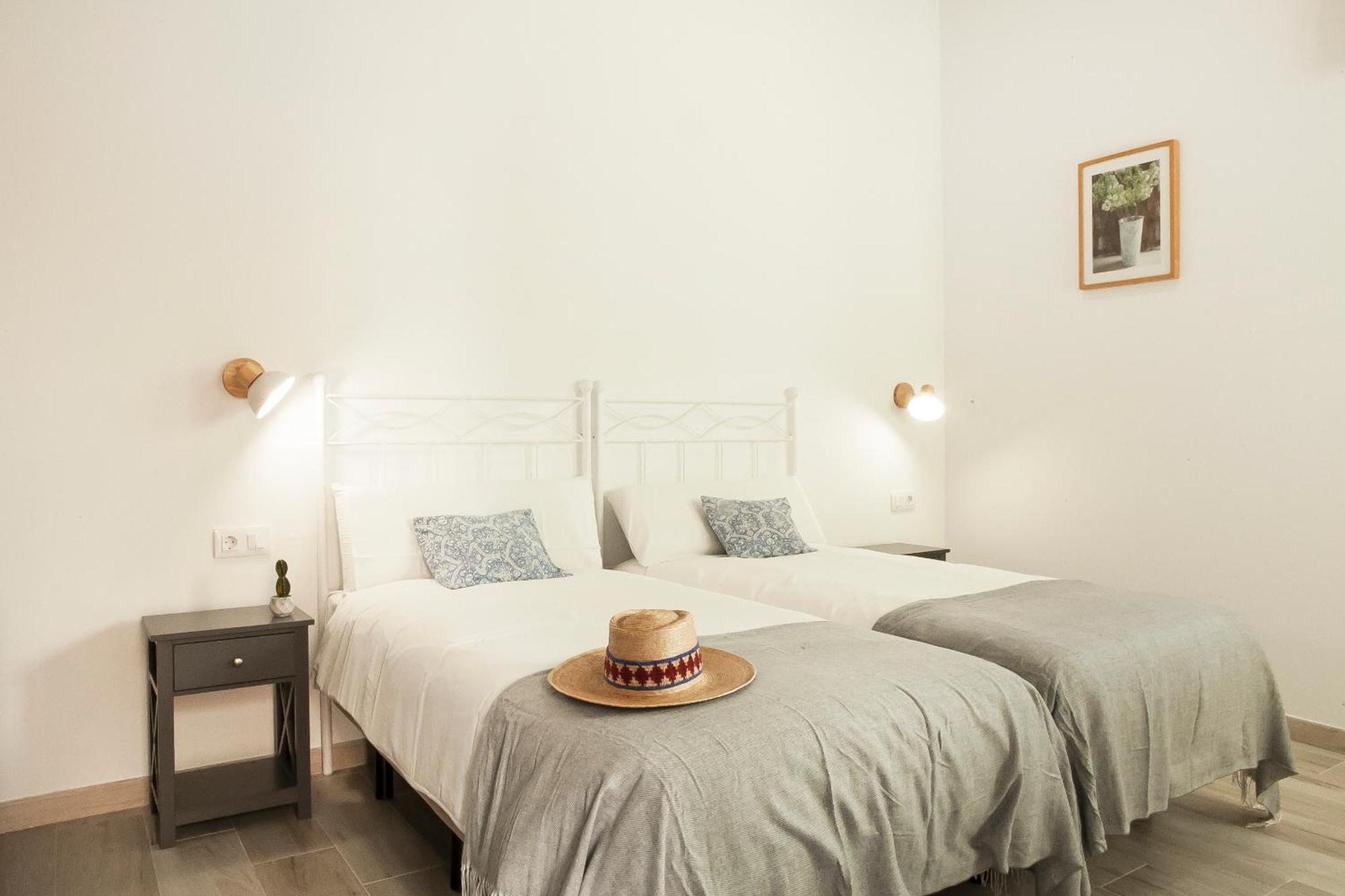 Apartamentos Rg Hospital Valme Seville Exterior photo