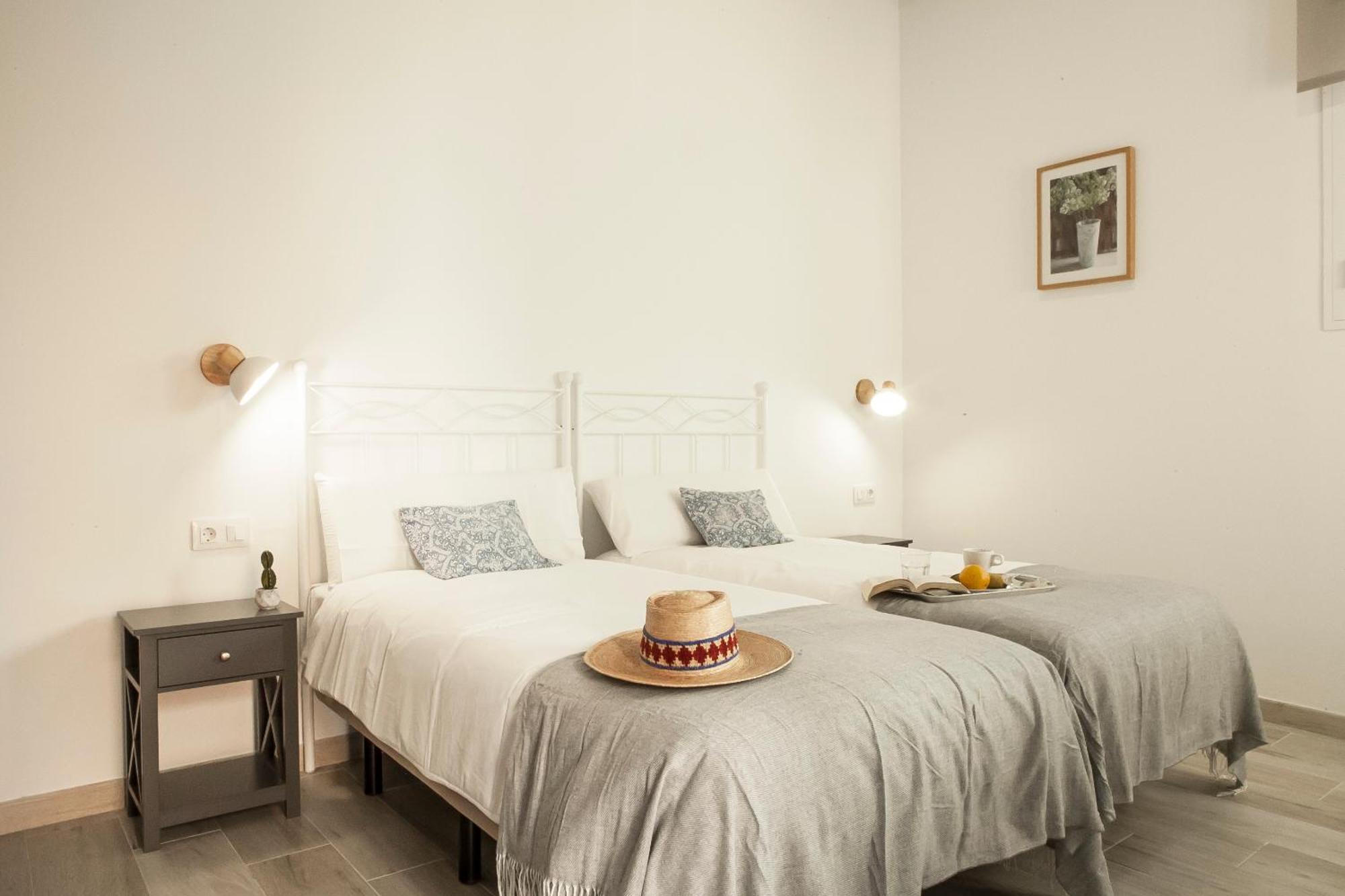 Apartamentos Rg Hospital Valme Seville Exterior photo