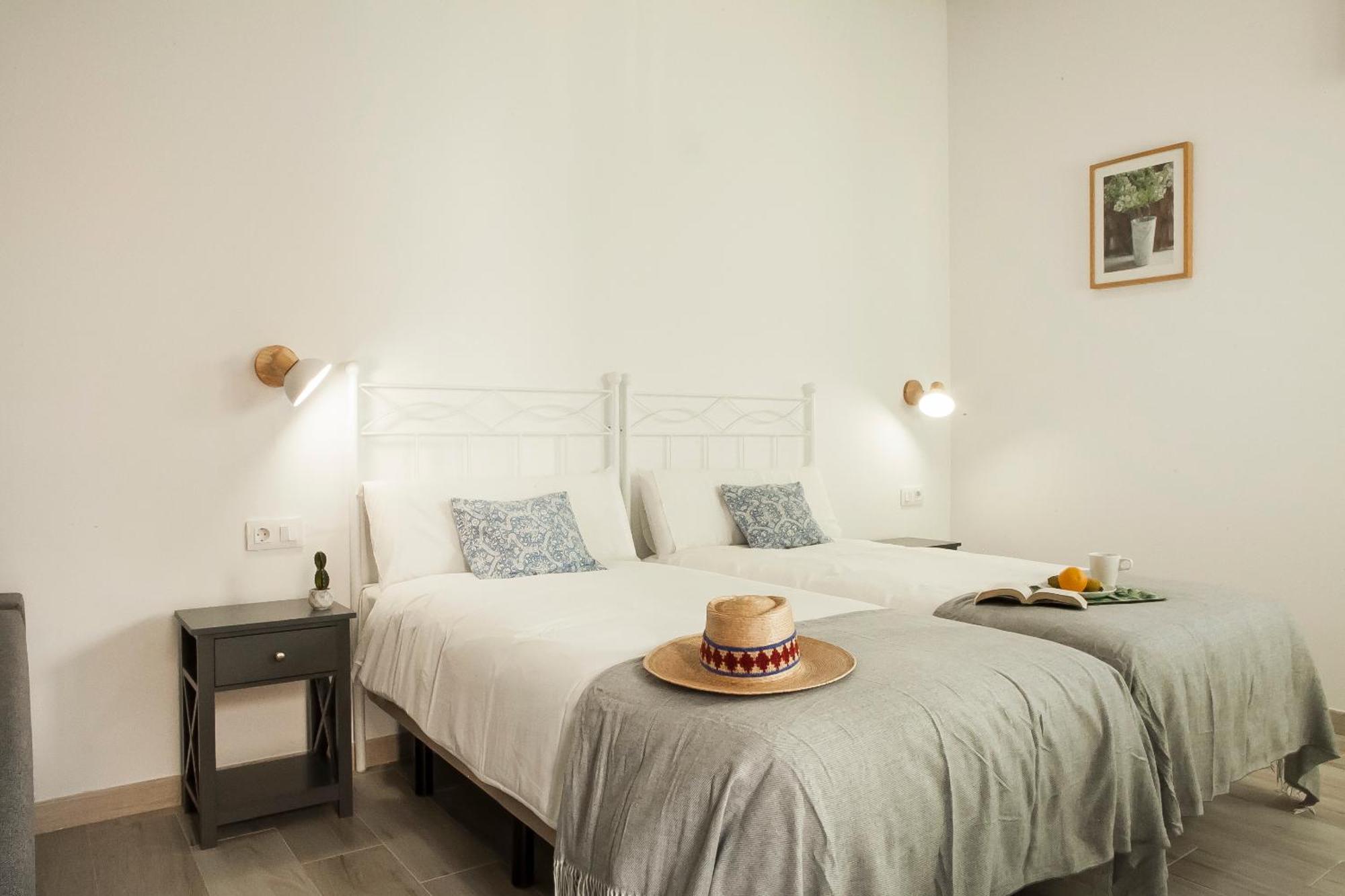Apartamentos Rg Hospital Valme Seville Exterior photo