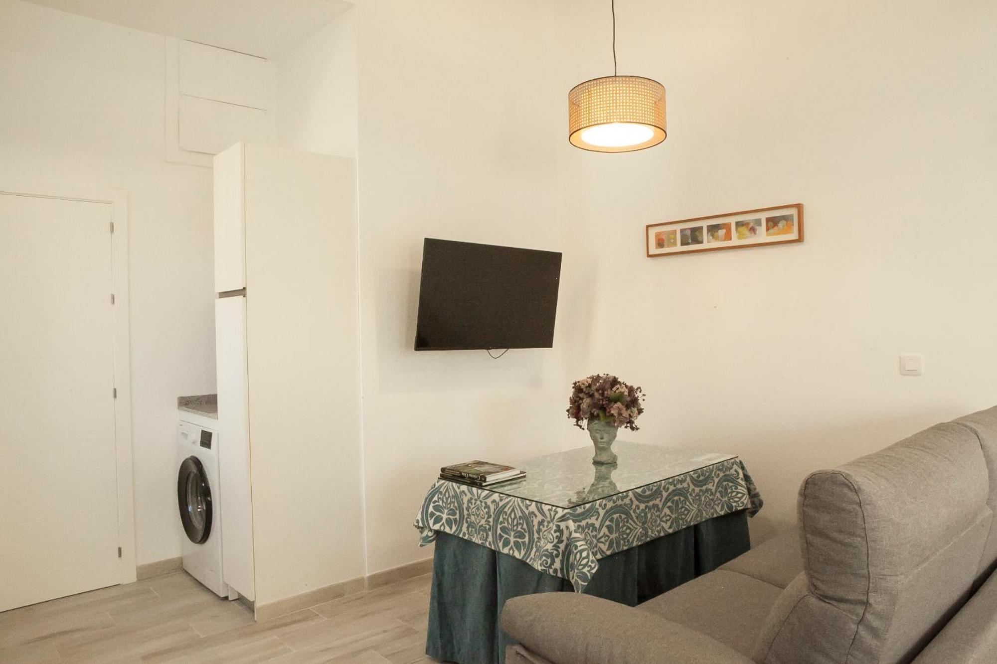 Apartamentos Rg Hospital Valme Seville Exterior photo