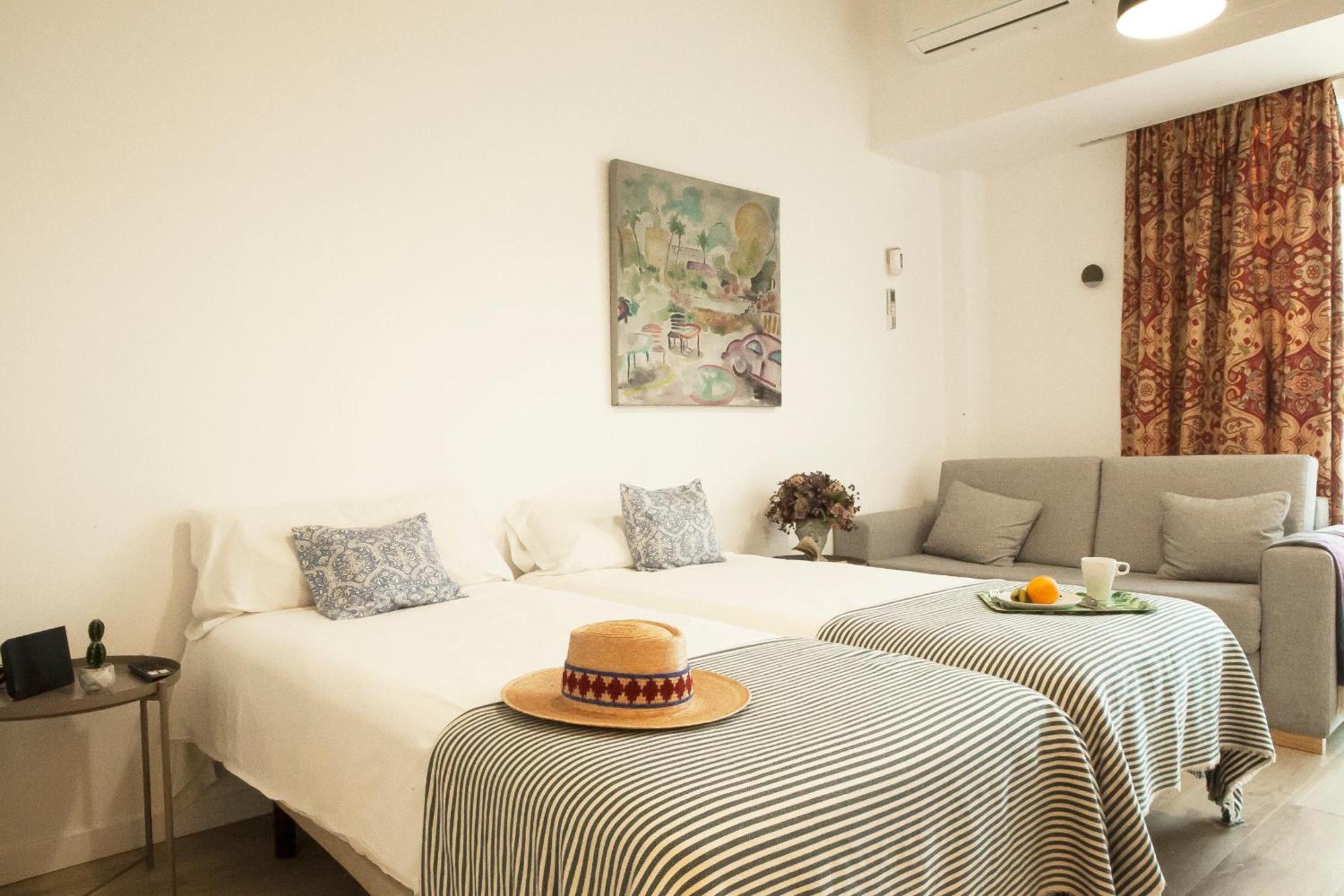 Apartamentos Rg Hospital Valme Seville Exterior photo